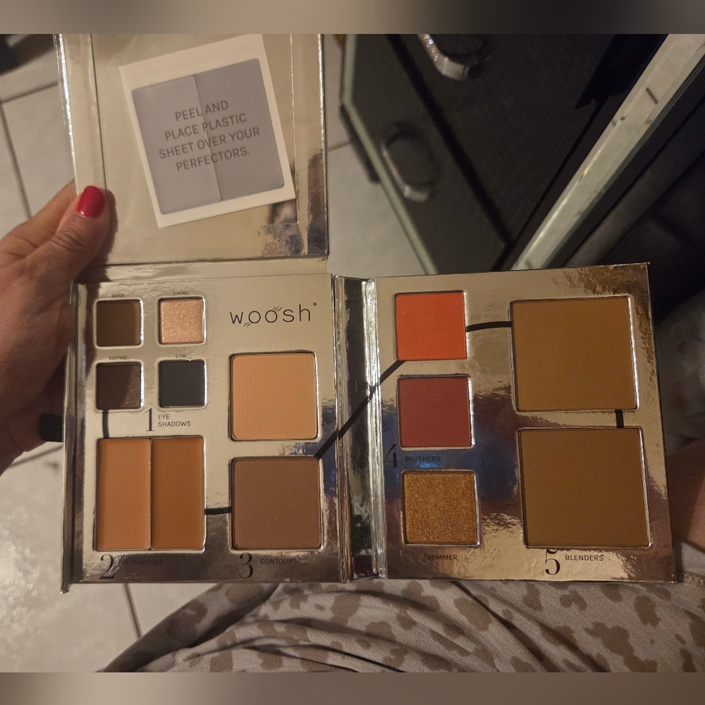 Woosh Beauty "Fold Out Face" complete Makeup Palette